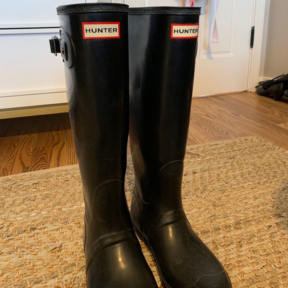 Women’s black hunter boots